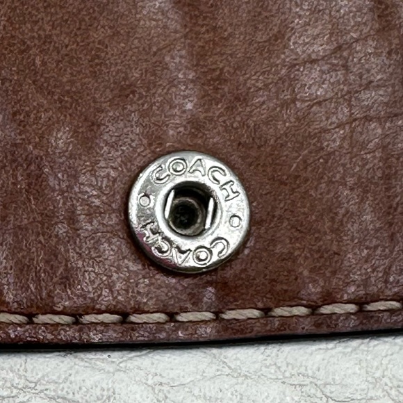 Coach Vintage Tan and White Leather Wristlet wallet pair ink needs cleaning - Picture 8 of 10